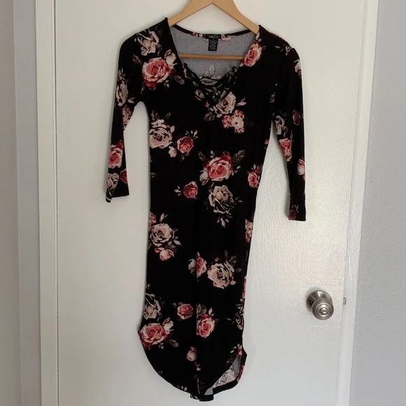 Floral Bodycon Dress - Picture 2 of 8